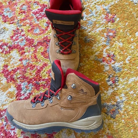 Womens waterproof Columbia hiking boots - Picture 2 of 4
